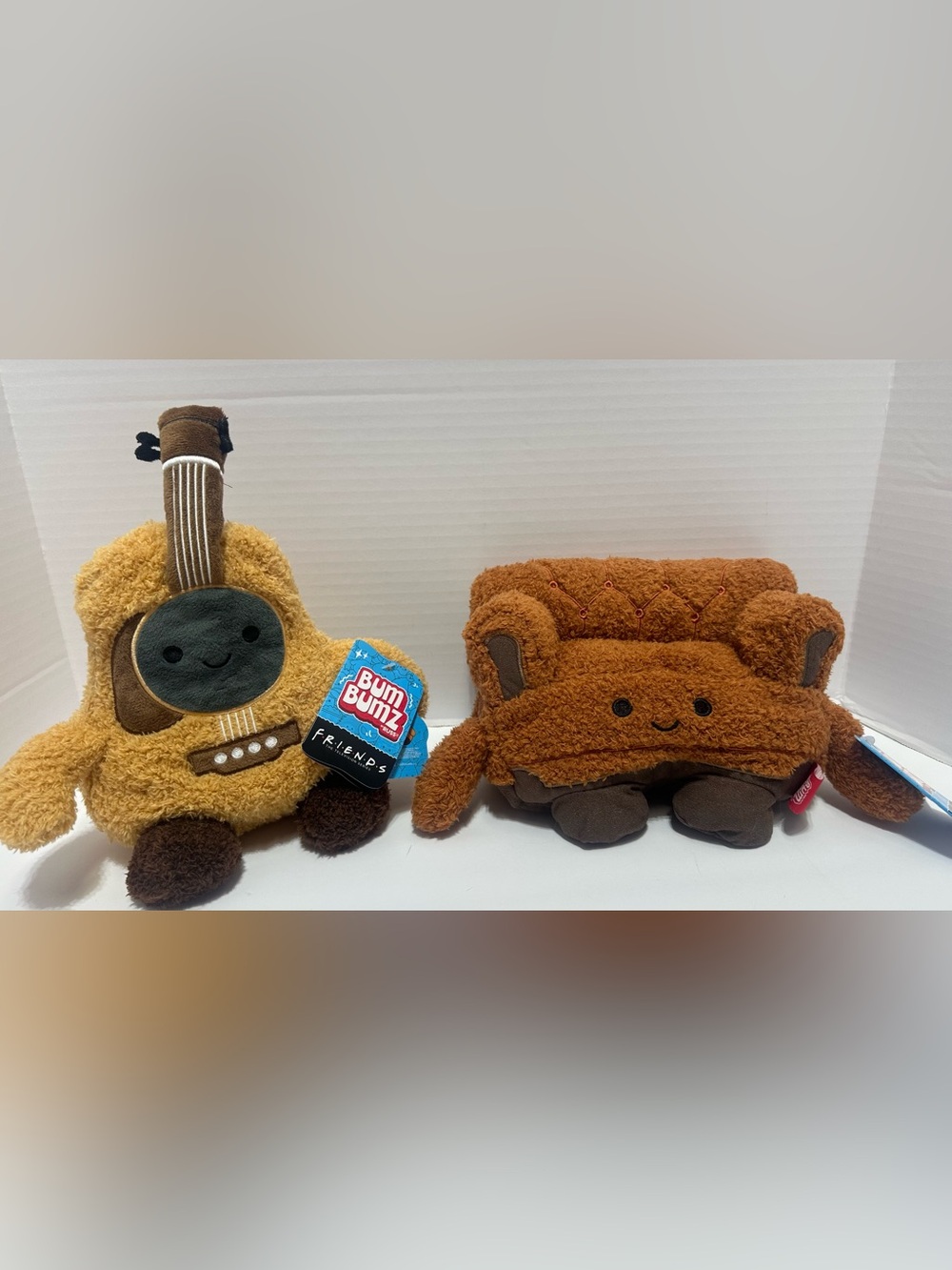 Bum Bumz FRIENDS TV SHOW Series COFFEE COUCH AND PHOEBE'S GUITAR Plush Set NWT